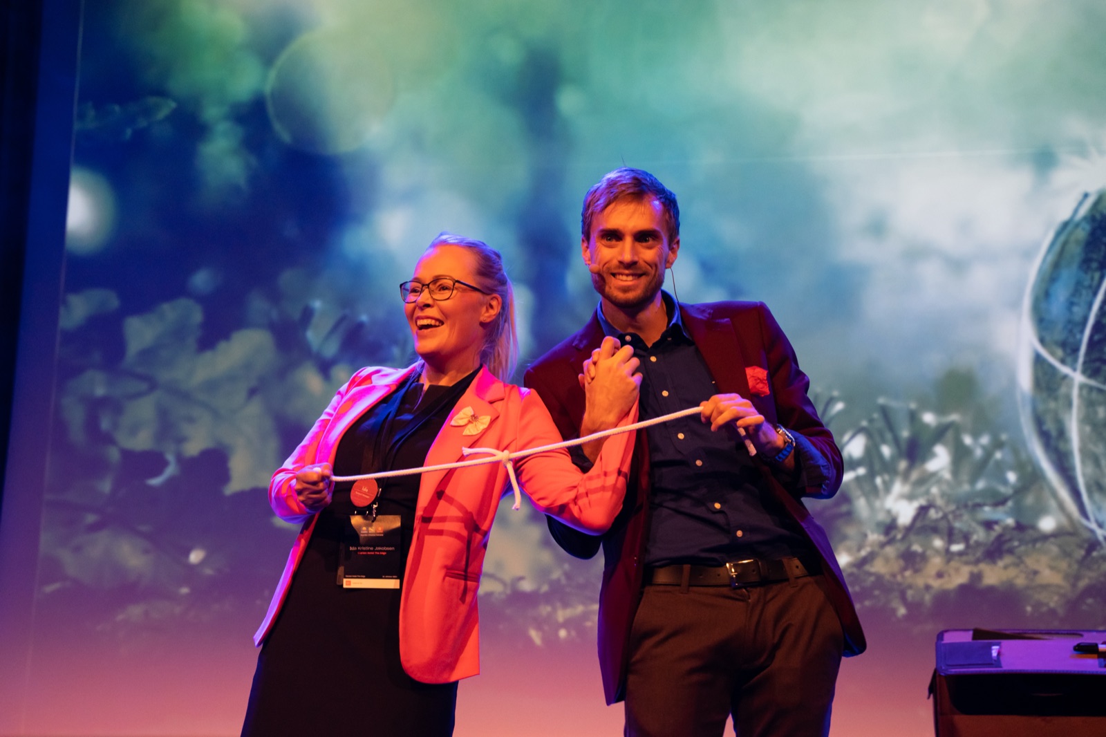 Hans Grane med publikummer p&aring; scenen under Nordic Choice-dagen p&aring; Clarion Hotel The Edge i Troms&oslash;